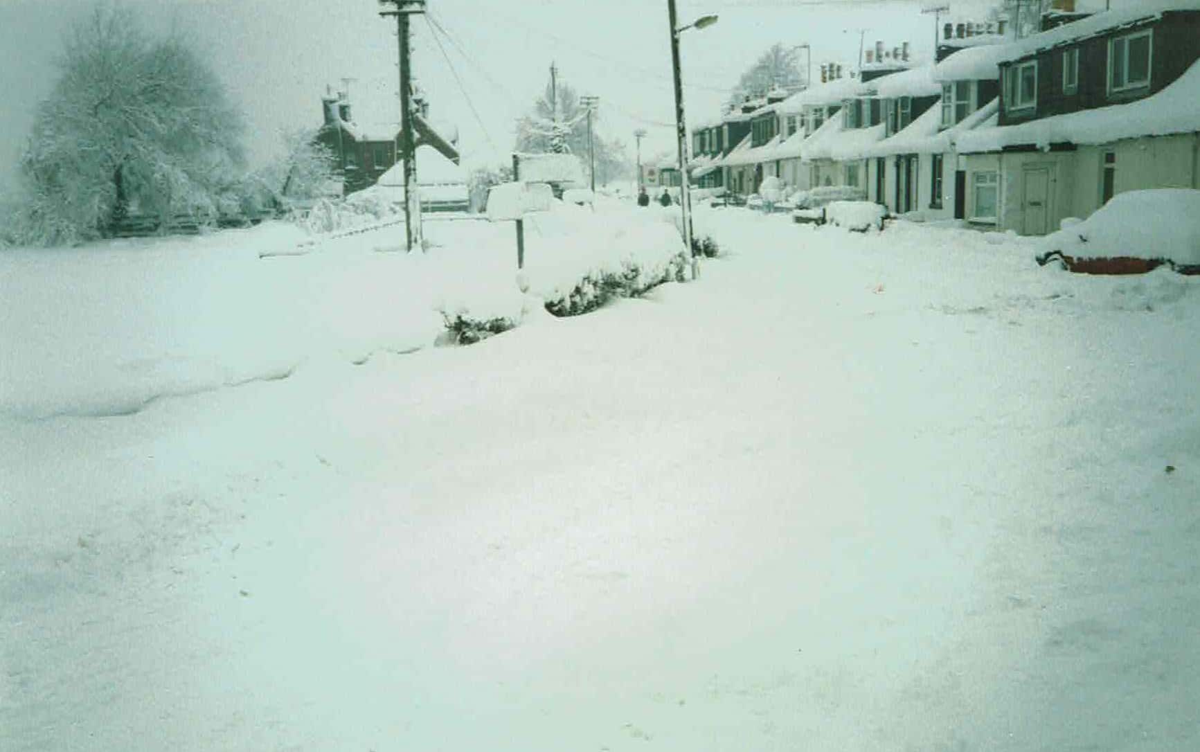 Photo showing a very snowy Glencaple Front Row street . Thick with snow!